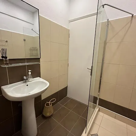 Elena Rooms-apartments -b * אספרובלטה